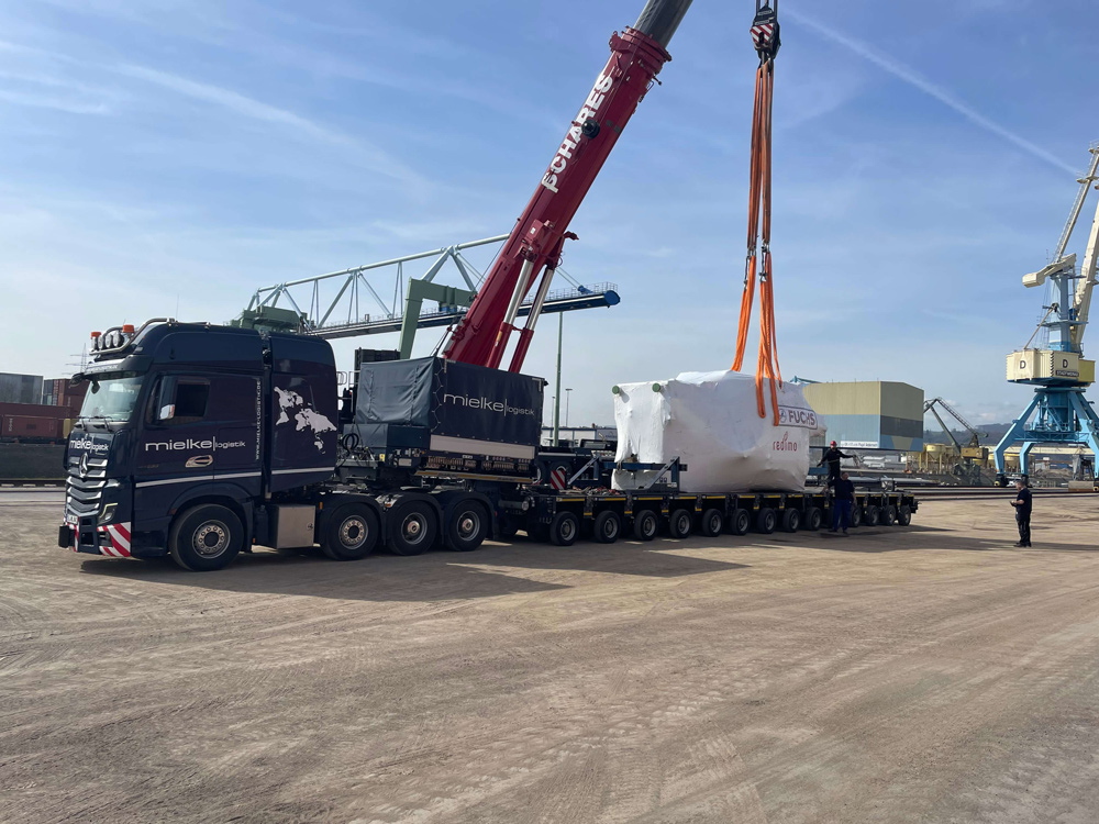 Schwerlasttransport Maschine Mielke Logistik Schwerlast-Achslinie