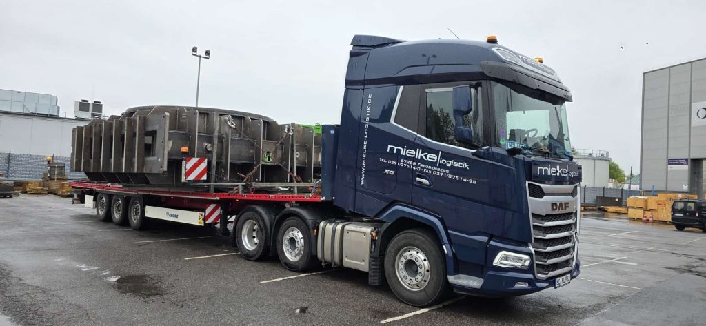 Plateau-Sattelauflieger Mielke Logistik