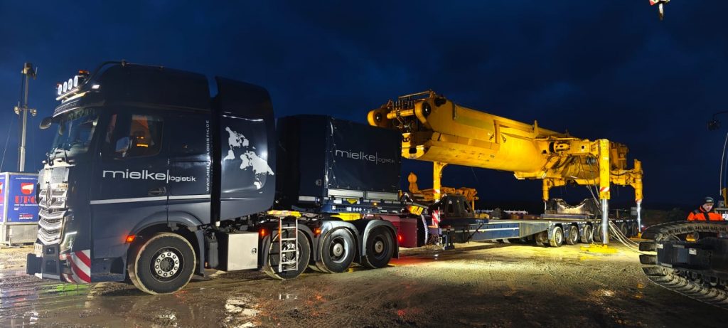 Mielke Logistik Krantransport Semitieflader
