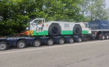 Aircraft Tractor Challenger 550__