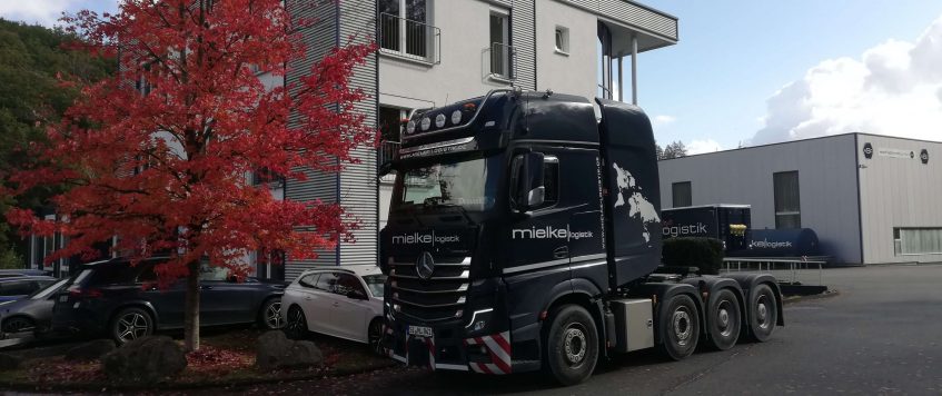 Schwertransport: Neue 4 Achs Sattelzugmaschine